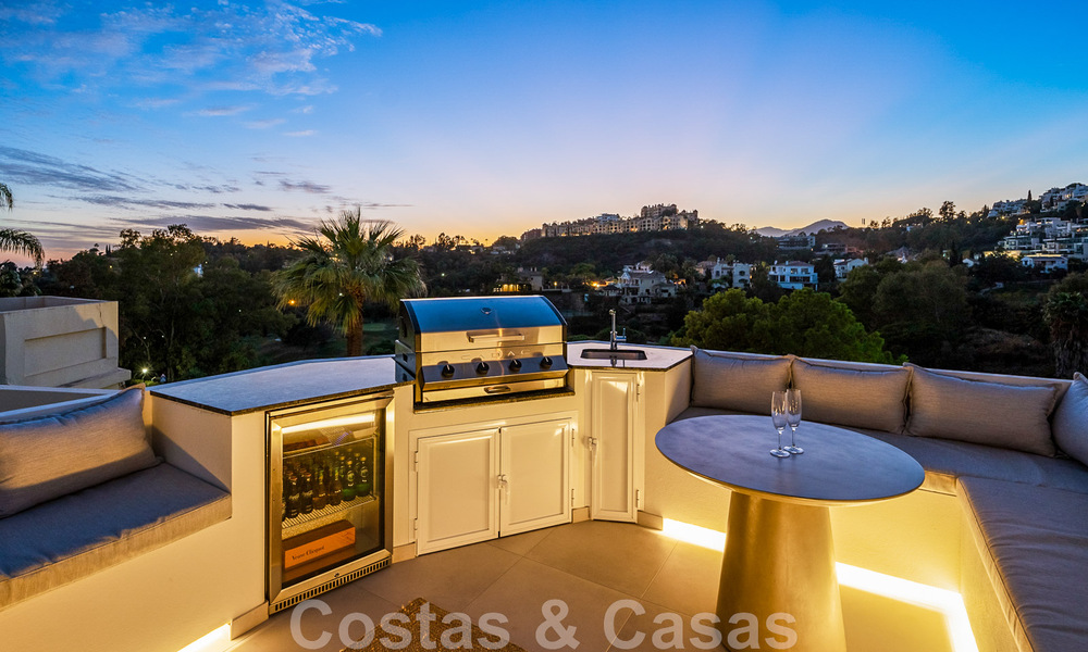 Instapklaar! Eigentijds gerenoveerde rijwoning te koop in een gated community in La Quinta te Benahavis - Marbella 49441