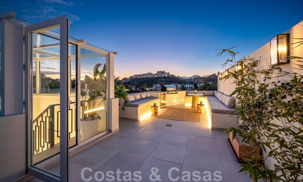 Instapklaar! Eigentijds gerenoveerde rijwoning te koop in een gated community in La Quinta te Benahavis - Marbella 49442