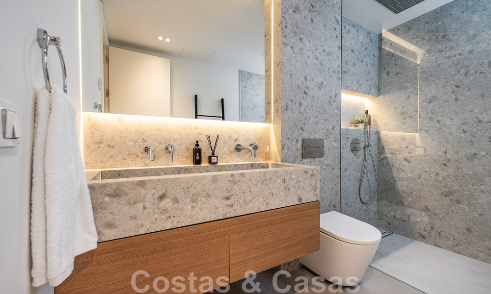 Instapklaar! Eigentijds gerenoveerde rijwoning te koop in een gated community in La Quinta te Benahavis - Marbella 49471