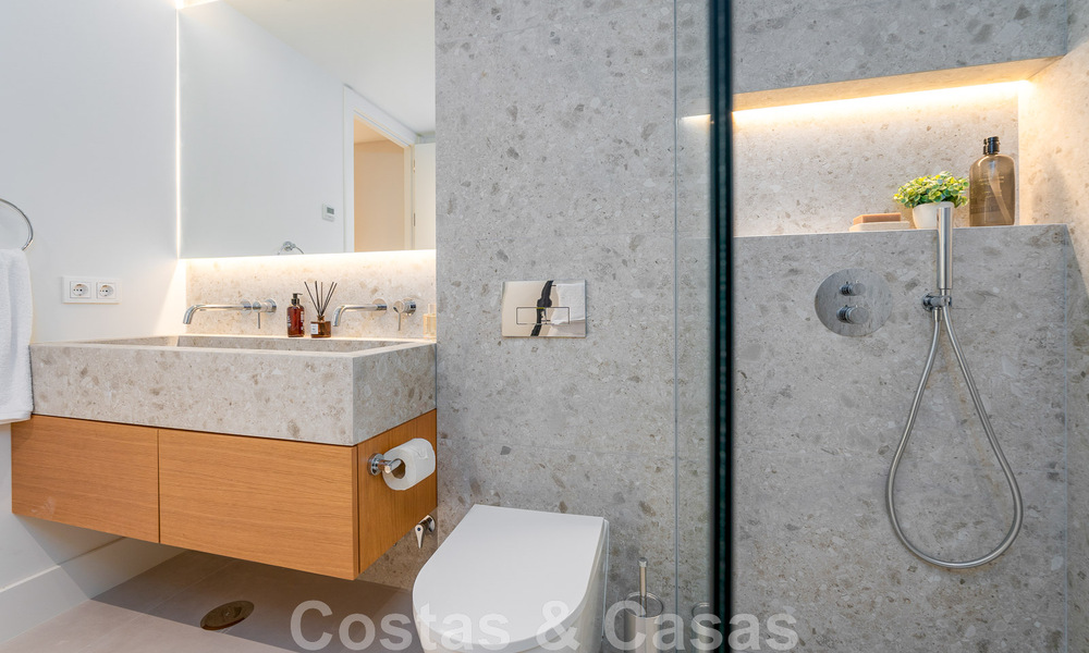 Instapklaar! Eigentijds gerenoveerde rijwoning te koop in een gated community in La Quinta te Benahavis - Marbella 49472