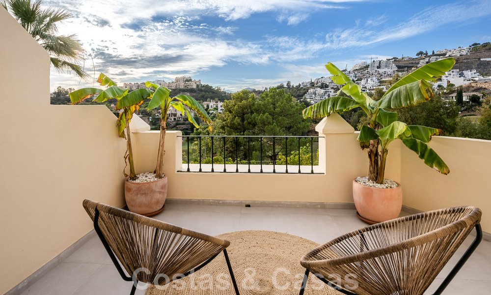 Instapklaar! Eigentijds gerenoveerde rijwoning te koop in een gated community in La Quinta te Benahavis - Marbella 49475