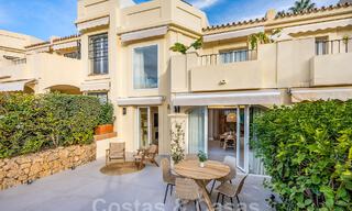 Instapklaar! Eigentijds gerenoveerde rijwoning te koop in een gated community in La Quinta te Benahavis - Marbella 49482 