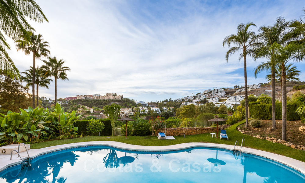 Instapklaar! Eigentijds gerenoveerde rijwoning te koop in een gated community in La Quinta te Benahavis - Marbella 49485