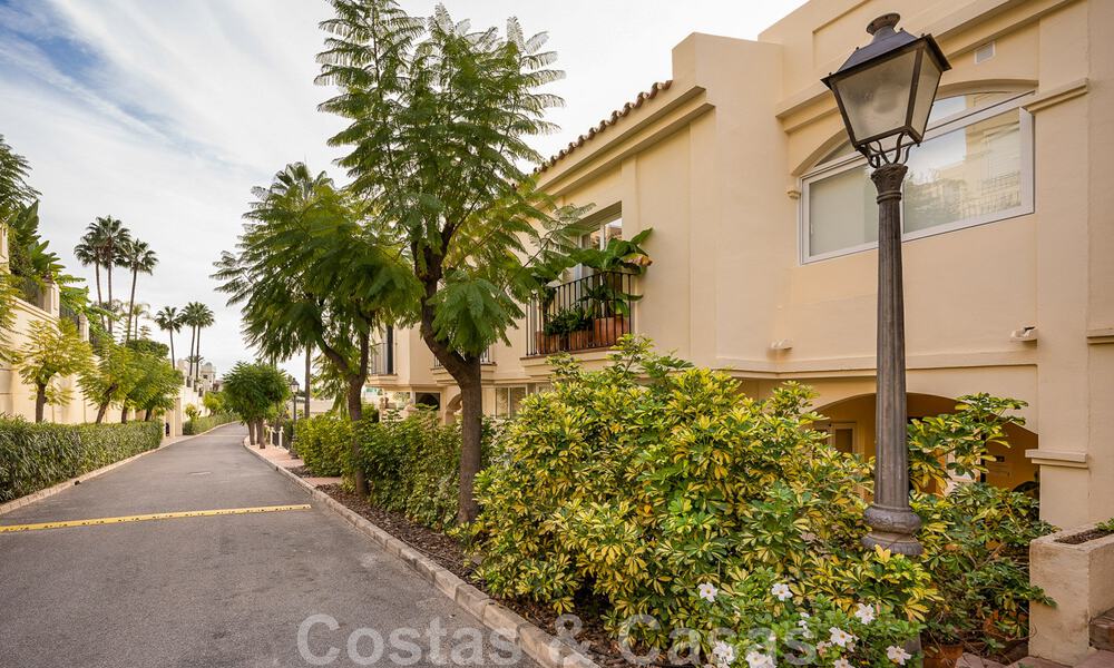 Instapklaar! Eigentijds gerenoveerde rijwoning te koop in een gated community in La Quinta te Benahavis - Marbella 49486