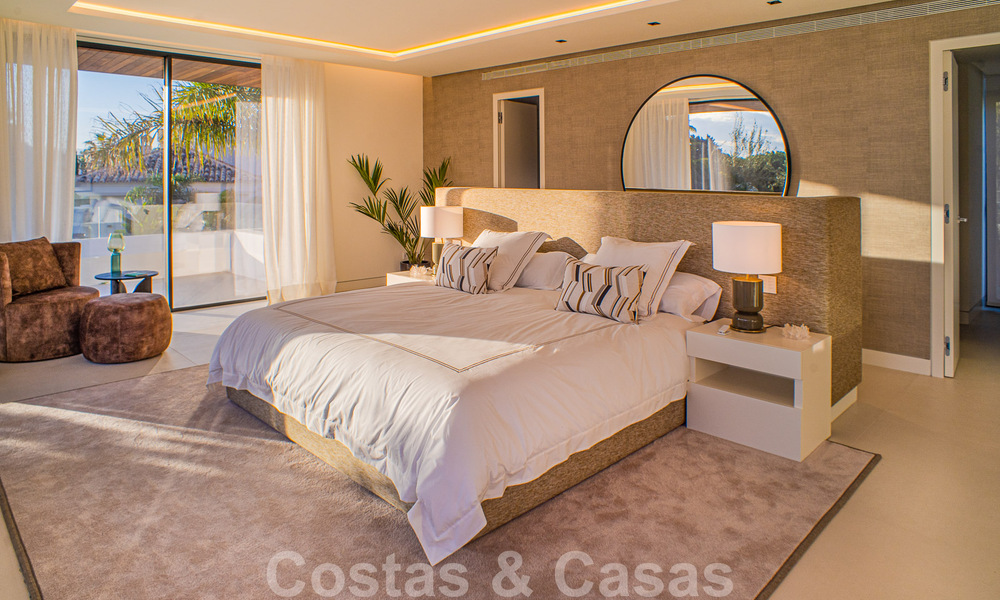 Eigentijdse nieuwbouwvilla te koop met zeezicht, centraal gelegen op loopafstand van het strand op de Golden Mile van Marbella 50082