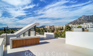 Eigentijdse nieuwbouwvilla te koop met zeezicht, centraal gelegen op loopafstand van het strand op de Golden Mile van Marbella 50092 