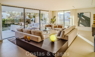 Eigentijdse nieuwbouwvilla te koop met zeezicht, centraal gelegen op loopafstand van het strand op de Golden Mile van Marbella 50096 