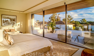 Eigentijdse nieuwbouwvilla te koop met zeezicht, centraal gelegen op loopafstand van het strand op de Golden Mile van Marbella 50099 