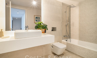 Schitterende show woning te koop in een nieuwbouwproject, bestaande uit halfvrijstaande villa’s met zeezicht in een luxueus resort Mijas, Costa del Sol 48584 