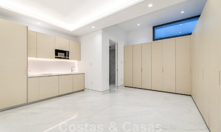 Instapklaar, modern, ultra-luxueus penthouse te koop, eerstelijnstrand, met open zeezicht, tussen Marbella en Estepona 48200 