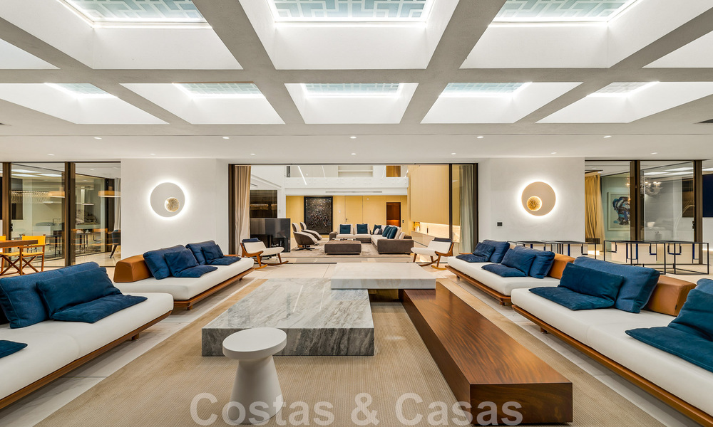 Instapklaar, modern, ultra-luxueus penthouse te koop, eerstelijnstrand, met open zeezicht, tussen Marbella en Estepona 48207