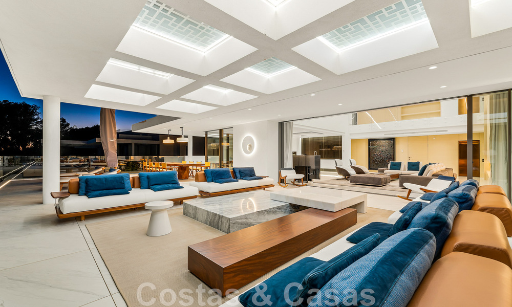 Instapklaar, modern, ultra-luxueus penthouse te koop, eerstelijnstrand, met open zeezicht, tussen Marbella en Estepona 48208