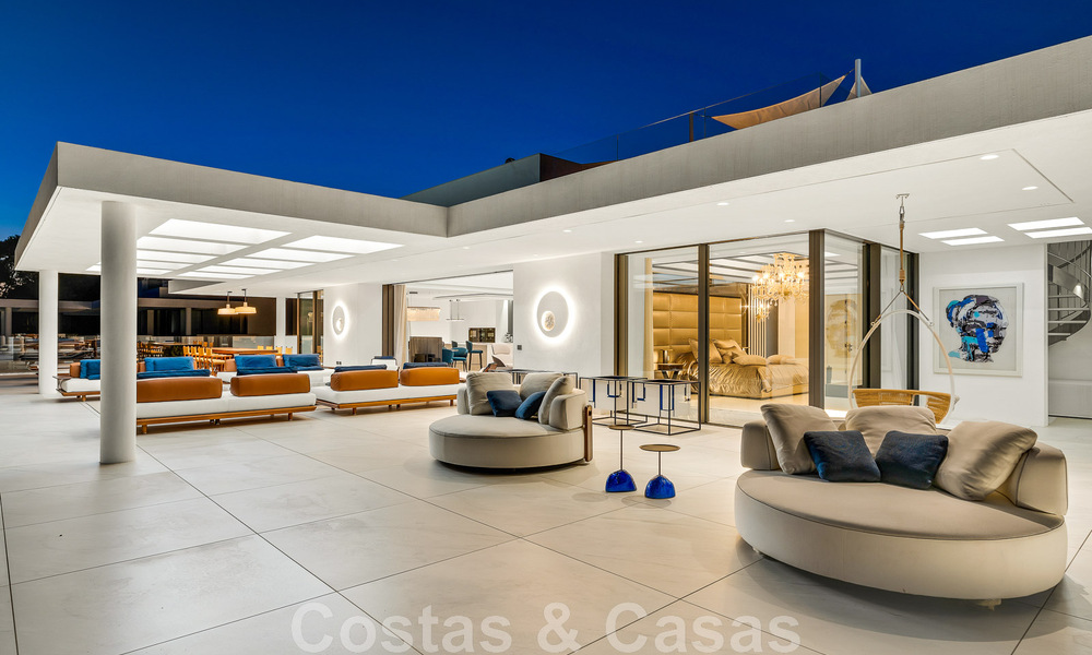 Instapklaar, modern, ultra-luxueus penthouse te koop, eerstelijnstrand, met open zeezicht, tussen Marbella en Estepona 48209