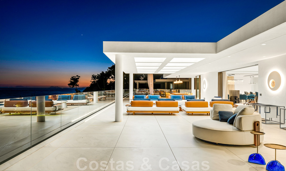 Instapklaar, modern, ultra-luxueus penthouse te koop, eerstelijnstrand, met open zeezicht, tussen Marbella en Estepona 48211
