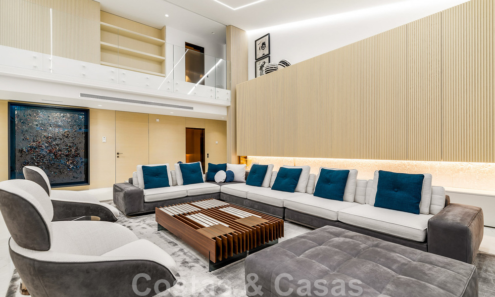 Instapklaar, modern, ultra-luxueus penthouse te koop, eerstelijnstrand, met open zeezicht, tussen Marbella en Estepona 48217
