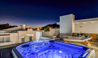 Instapklaar, modern, ultra-luxueus penthouse te koop, eerstelijnstrand, met open zeezicht, tussen Marbella en Estepona 48219 