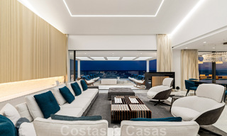 Instapklaar, modern, ultra-luxueus penthouse te koop, eerstelijnstrand, met open zeezicht, tussen Marbella en Estepona 48231 
