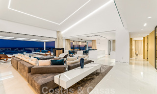 Instapklaar, modern, ultra-luxueus penthouse te koop, eerstelijnstrand, met open zeezicht, tussen Marbella en Estepona 48232 