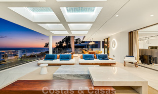 Instapklaar, modern, ultra-luxueus penthouse te koop, eerstelijnstrand, met open zeezicht, tussen Marbella en Estepona 48236 
