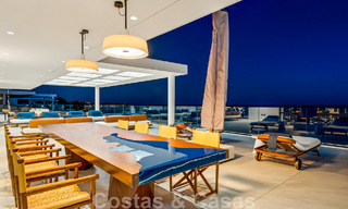 Instapklaar, modern, ultra-luxueus penthouse te koop, eerstelijnstrand, met open zeezicht, tussen Marbella en Estepona 48238 
