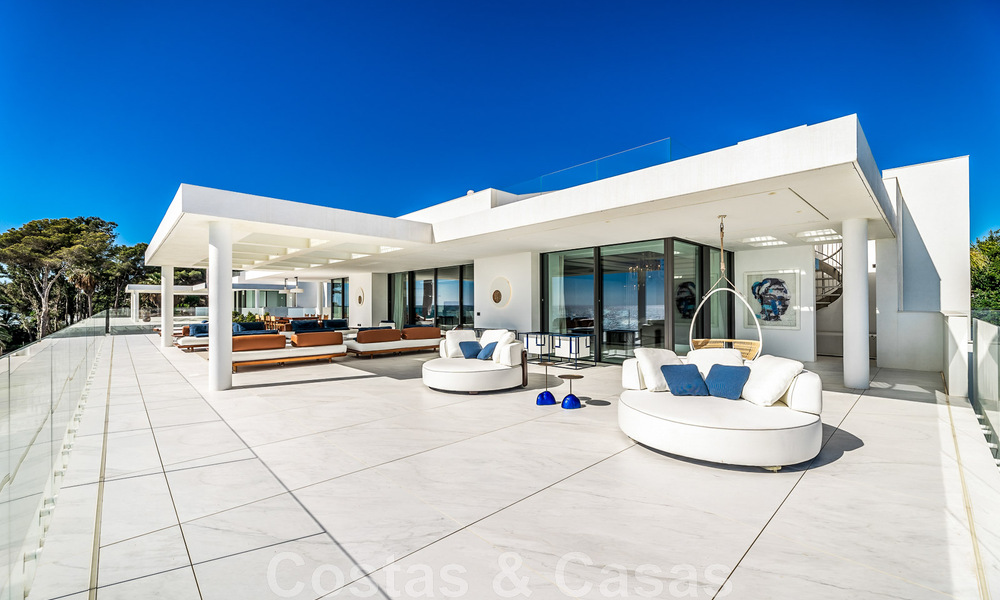 Instapklaar, modern, ultra-luxueus penthouse te koop, eerstelijnstrand, met open zeezicht, tussen Marbella en Estepona 48244