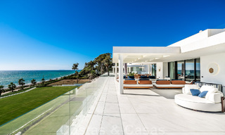 Instapklaar, modern, ultra-luxueus penthouse te koop, eerstelijnstrand, met open zeezicht, tussen Marbella en Estepona 48245 
