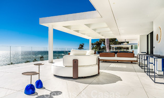 Instapklaar, modern, ultra-luxueus penthouse te koop, eerstelijnstrand, met open zeezicht, tussen Marbella en Estepona 48246 