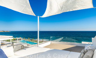 Instapklaar, modern, ultra-luxueus penthouse te koop, eerstelijnstrand, met open zeezicht, tussen Marbella en Estepona 48248 