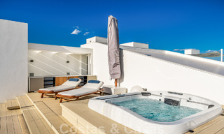 Instapklaar, modern, ultra-luxueus penthouse te koop, eerstelijnstrand, met open zeezicht, tussen Marbella en Estepona 48254 