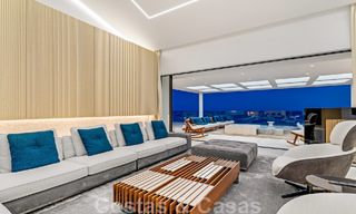 Instapklaar, modern, ultra-luxueus penthouse te koop, eerstelijnstrand, met open zeezicht, tussen Marbella en Estepona 48258 