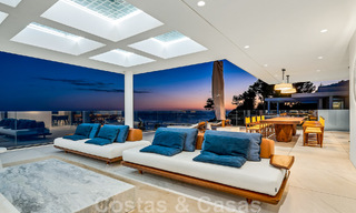 Instapklaar, modern, ultra-luxueus penthouse te koop, eerstelijnstrand, met open zeezicht, tussen Marbella en Estepona 48261 