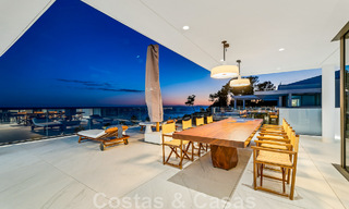 Instapklaar, modern, ultra-luxueus penthouse te koop, eerstelijnstrand, met open zeezicht, tussen Marbella en Estepona 48262 