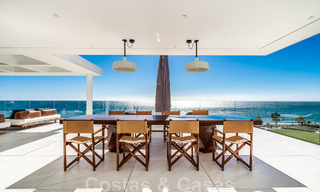 Instapklaar, modern, ultra-luxueus penthouse te koop, eerstelijnstrand, met open zeezicht, tussen Marbella en Estepona 48269 
