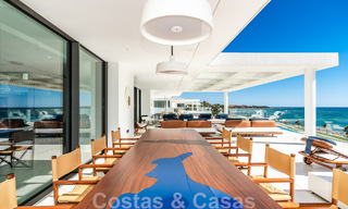 Instapklaar, modern, ultra-luxueus penthouse te koop, eerstelijnstrand, met open zeezicht, tussen Marbella en Estepona 48271 