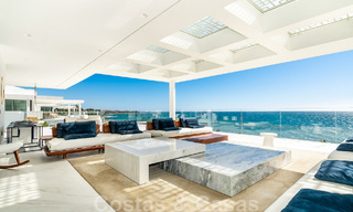 Instapklaar, modern, ultra-luxueus penthouse te koop, eerstelijnstrand, met open zeezicht, tussen Marbella en Estepona 48276 