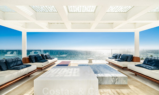 Instapklaar, modern, ultra-luxueus penthouse te koop, eerstelijnstrand, met open zeezicht, tussen Marbella en Estepona 48277 