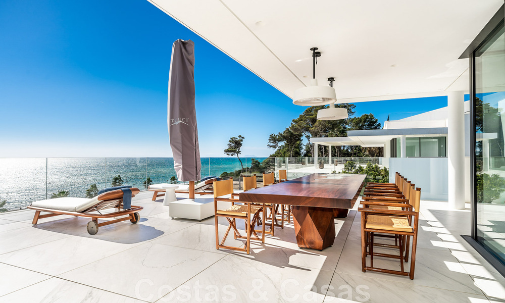 Instapklaar, modern, ultra-luxueus penthouse te koop, eerstelijnstrand, met open zeezicht, tussen Marbella en Estepona 48279