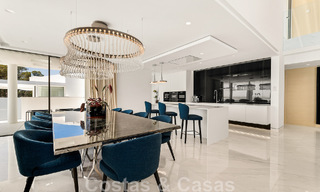 Instapklaar, modern, ultra-luxueus penthouse te koop, eerstelijnstrand, met open zeezicht, tussen Marbella en Estepona 48297 