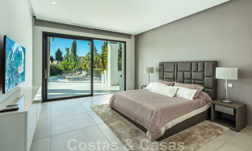 Hoogwaardig gerenoveerde villa in moderne stijl te koop in het hartje van de golfvallei van Nueva Andalucia, Marbella 49083
