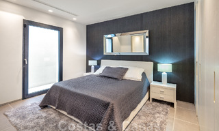 Hoogwaardig gerenoveerde villa in moderne stijl te koop in het hartje van de golfvallei van Nueva Andalucia, Marbella 49097 