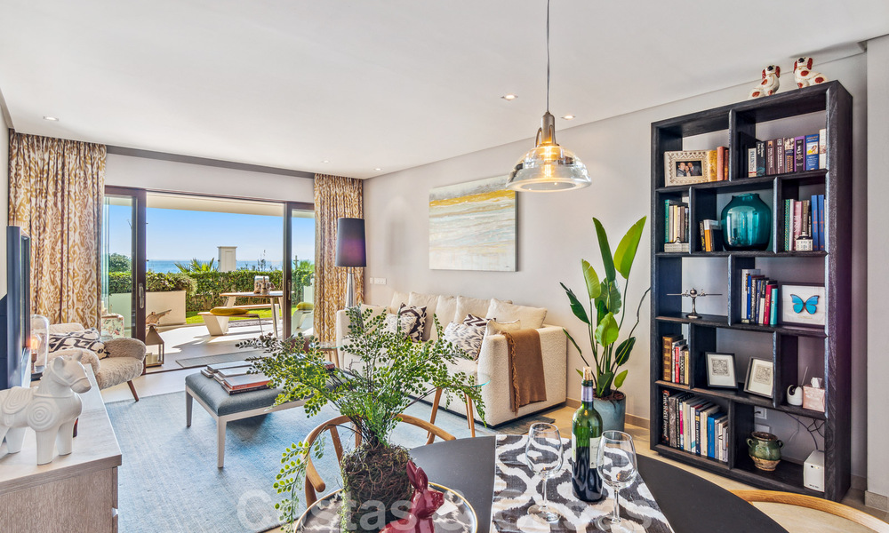 Instapklaar appartement te koop in een exclusief strandcomplex met open zeezicht op loopafstand van Estepona centrum 49296