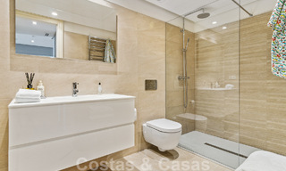 Instapklaar appartement te koop in een exclusief strandcomplex met open zeezicht op loopafstand van Estepona centrum 49301 