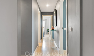 Modern gerenoveerd appartement te koop, met zeezicht in een gated complex op de New Golden Mile tussen Marbella en Estepona 49536 