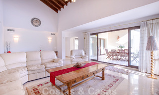 Vrijstaande Andalusische villa te koop met veel potentieel, gelegen op een hoge positie, omgeven door golfbanen in Benahavis - Marbella 49603 