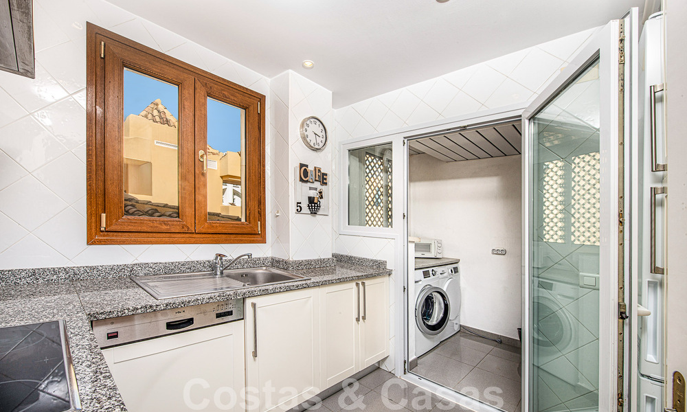 Ruim duplex penthouse te koop met zeezicht, dicht bij alle voorzieningen op de Golden Mile in Marbella 49629