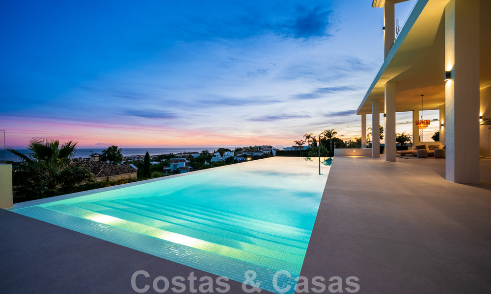 Exclusieve designvilla met panoramisch zeezicht te koop in het een vijfsterren golfresort in Marbella - Benahavis 48824