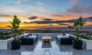 Exclusieve designvilla met panoramisch zeezicht te koop in het een vijfsterren golfresort in Marbella - Benahavis 48830 
