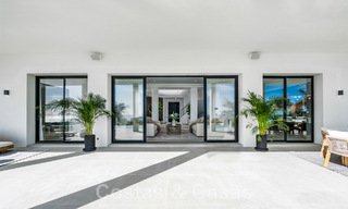 Exclusieve designvilla met panoramisch zeezicht te koop in het een vijfsterren golfresort in Marbella - Benahavis 48855 