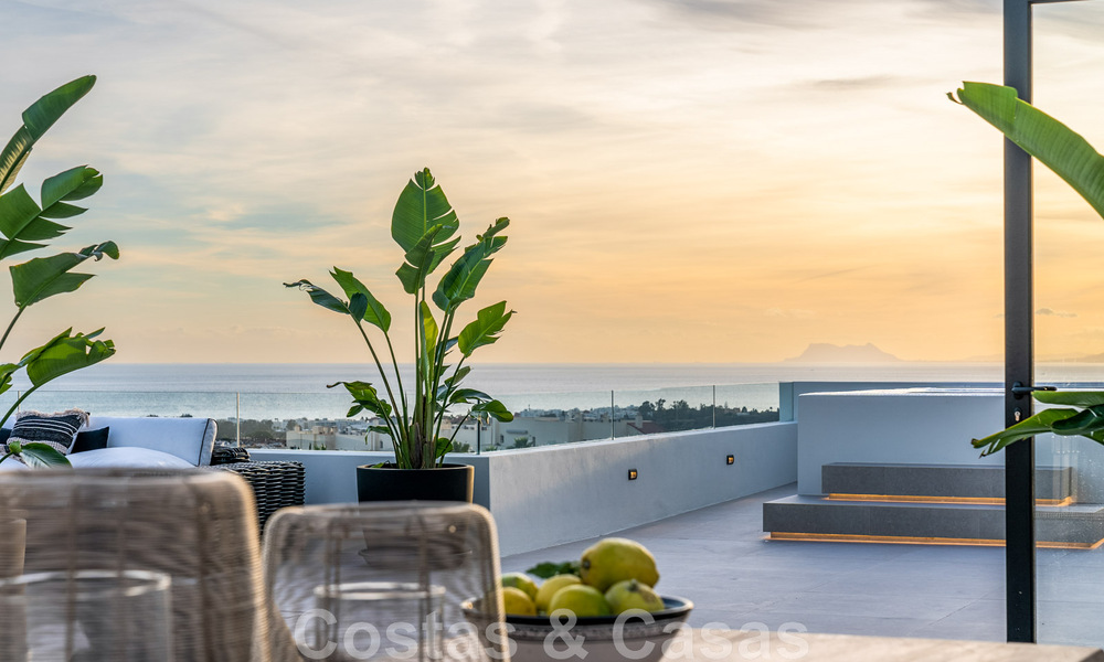 Exclusieve designvilla met panoramisch zeezicht te koop in het een vijfsterren golfresort in Marbella - Benahavis 48877