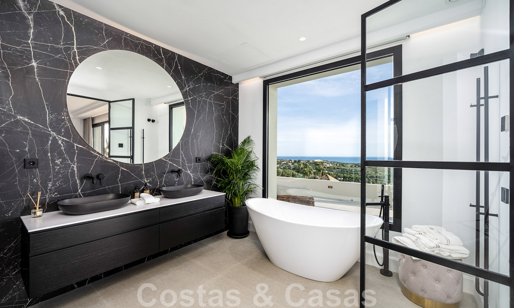 Exclusieve designvilla met panoramisch zeezicht te koop in het een vijfsterren golfresort in Marbella - Benahavis 48883